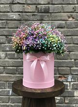 Цветочная композиция из Гипсофила и Розы в шляпной коробке в Бахтеево