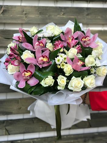 Букет цветов из: Розы и Хризантемы в Бахтеево