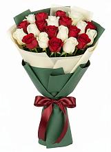 Букет Микс из красных и белых роз в Бахтеево
