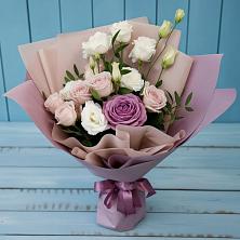 Букет цветов из:  Розы и Лизиантусы в Бахтеево