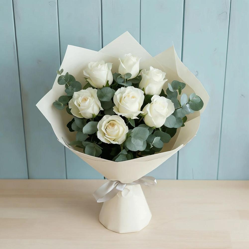 Букет Белые розы в Эвкалипте в Бахтеево