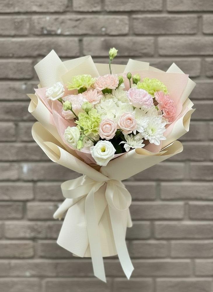 Букет цветов из: Гвоздики, Розы, Лизиантусы и Хризантемы в Бахтеево