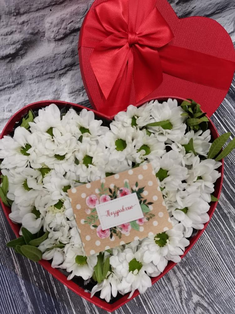 Цветочная композиция из Хризантемы в виде сердца в Бахтеево