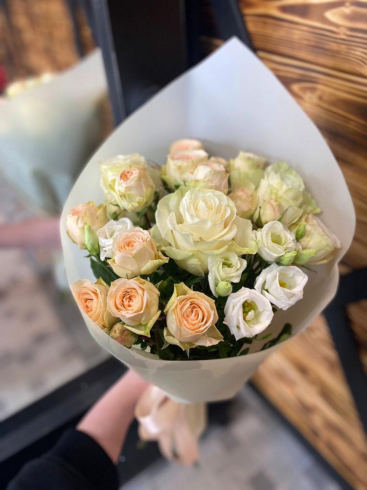 Букет цветов из: Розы и Лизиантусы в Бахтеево